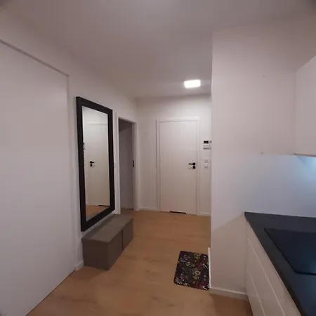 Miedzyleska Caffe 아파트 *